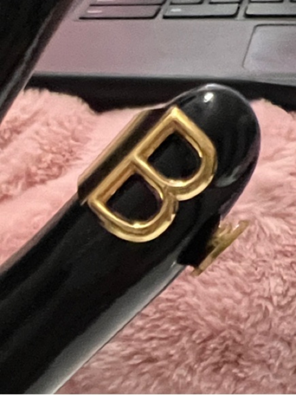 Plunder Gold tone B Initial Ring Adjustable. Stainless steel